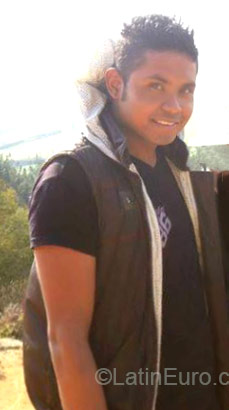 Date this fun Colombia man Darwin from Bogota CO16725