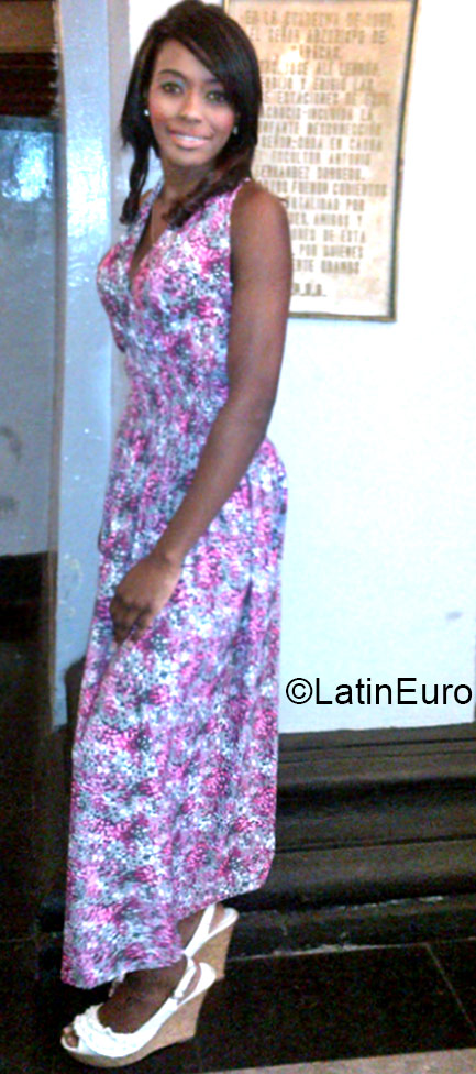 Date this foxy Colombia girl Jhoanna from Cali CO16766