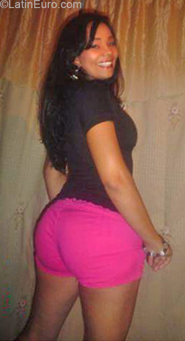 Date this attractive Colombia girl Derleng from Cali CO16773