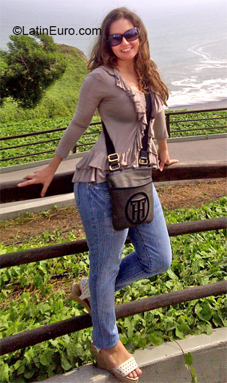 Date this young Colombia girl Angela from Cali CO16817