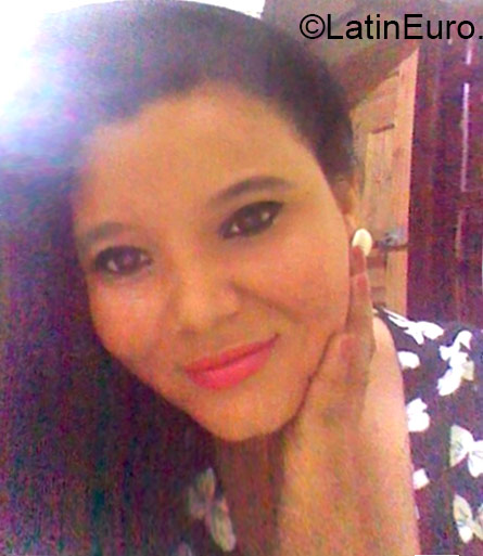 Date this voluptuous Honduras girl Meliza from Tegucigalpa HN1550
