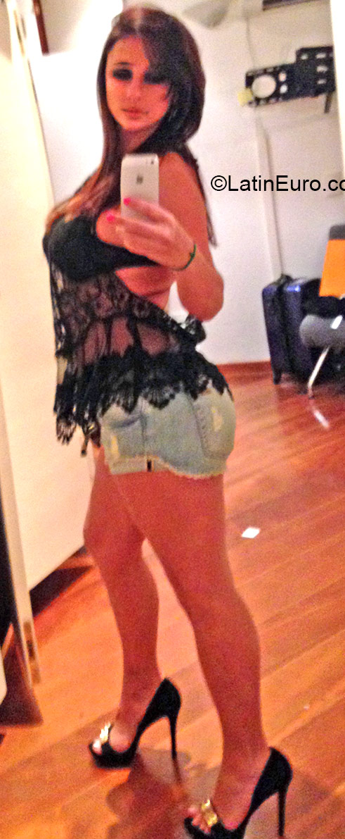 Date this cute United States girl Soraya from Weston US15825
