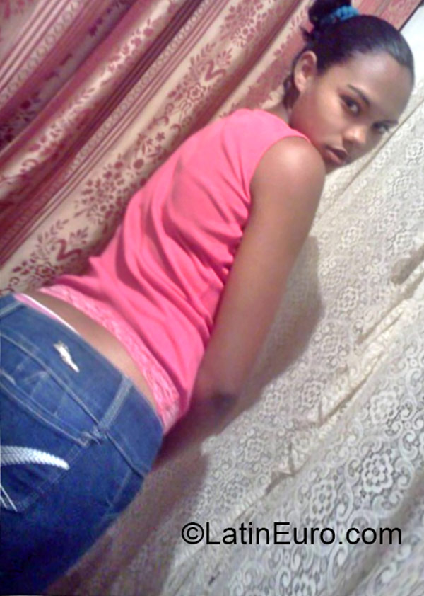 Date this lovely Dominican Republic girl Naslie from San francisco de macoris DO21211