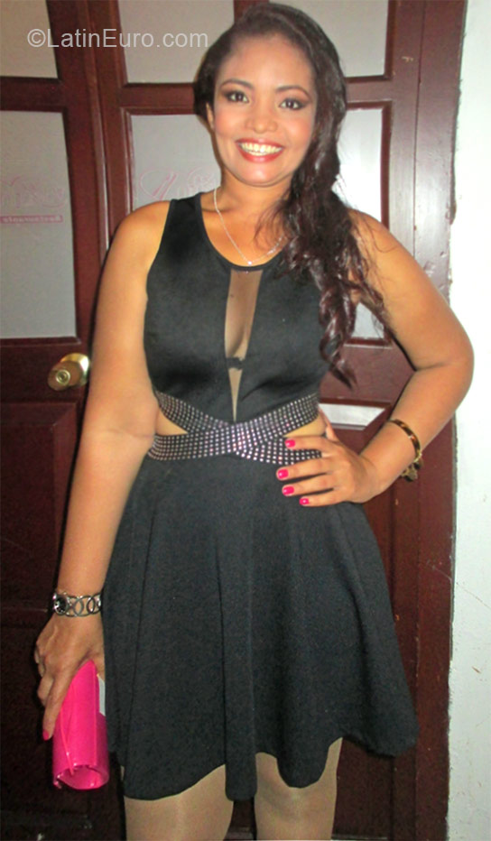 Date this foxy Colombia girl Marisela from Cartagena CO17330