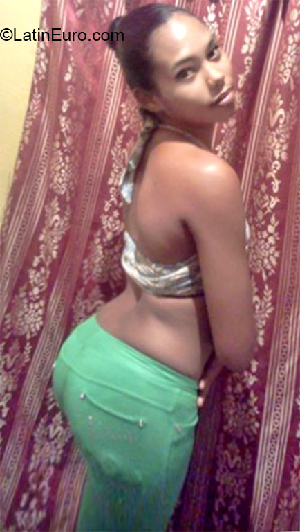 Date this foxy Dominican Republic girl Nasly from San francisco de macoris DO21293