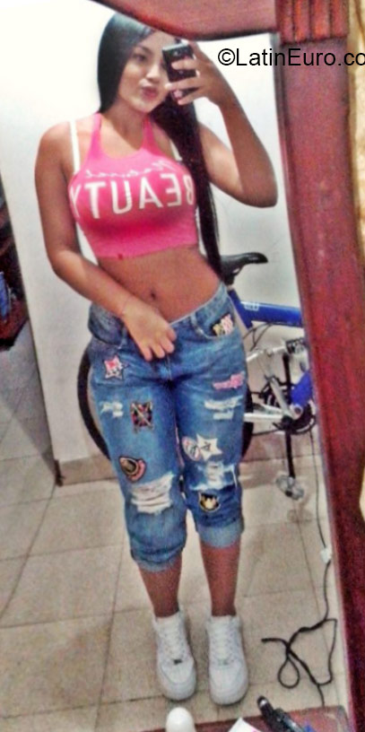 Date this hot Colombia girl Luciana from Medellin CO16952