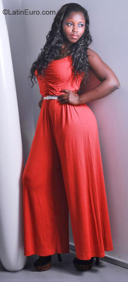 Date this attractive Angola girl Luisa from Luanda AO78