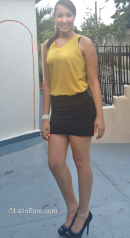 Date this lovely Dominican Republic girl Maireny from Bonao DO21351