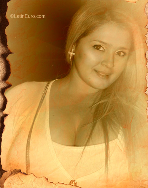 Date this athletic Colombia girl Mona from Medellin CO16986