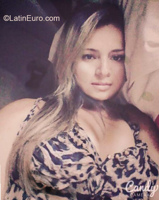 Date this sultry Colombia girl Thhayy from Pereira CO17011