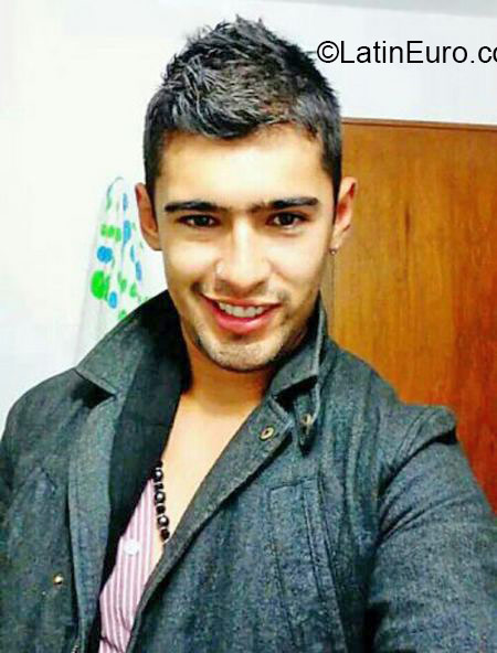 Date this tall Colombia man Miguel Angel Su from Bogota CO17033