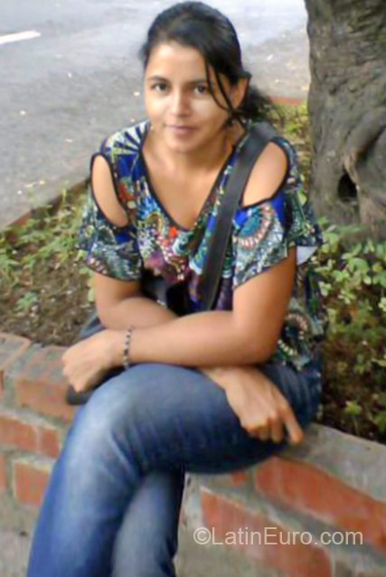 Date this exotic Colombia girl Mary from Cali CO17041