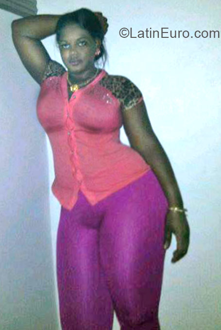 Date this good-looking Jamaica girl Yaniquie from Portmore JM1972
