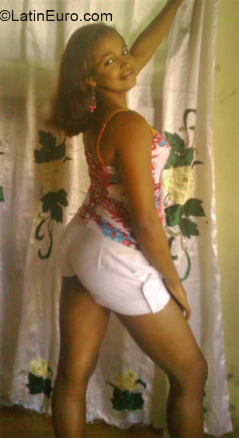 Date this stunning Dominican Republic girl Nikaury from San francisco de macoris DO21598