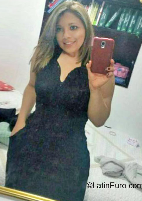 Date this sultry Colombia girl YESENIA from Bogota CO17107