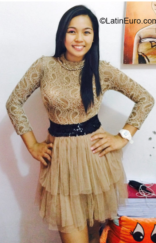 Date this happy Philippines girl Jennifer from Manila PH759
