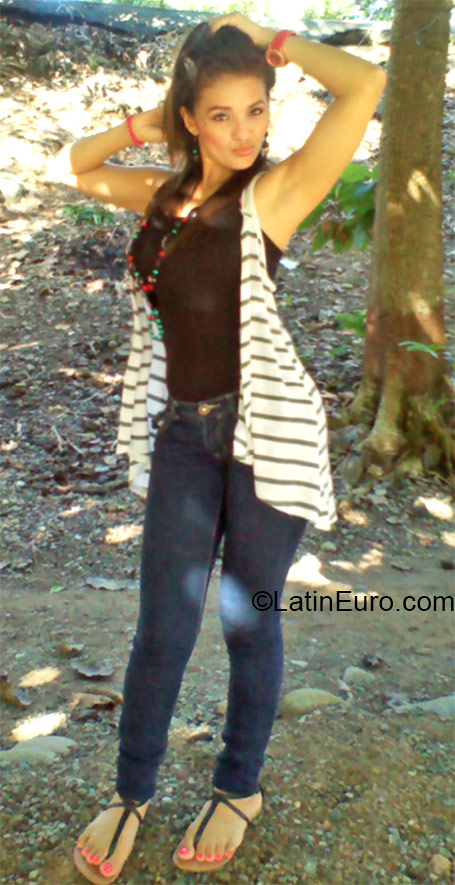 Date this lovely Honduras girl Sofia from Tegucigalpa HN1485