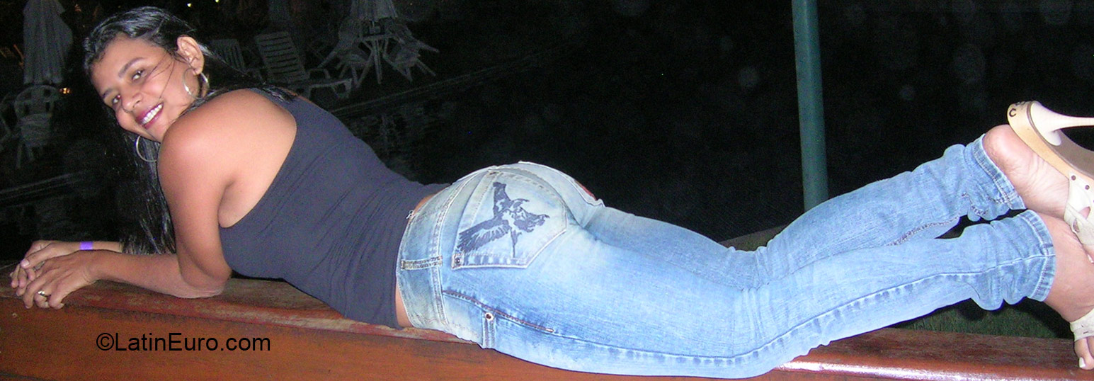 Date this foxy Brazil girl Valeria from Recife BR9278