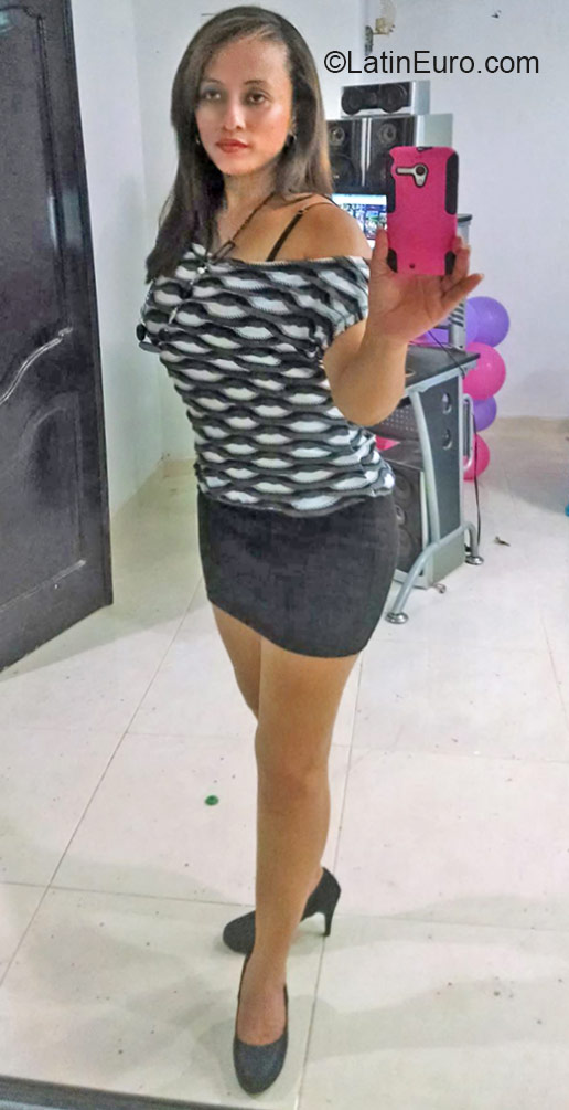 Date this hot Colombia girl Loly from Lorica CO17159