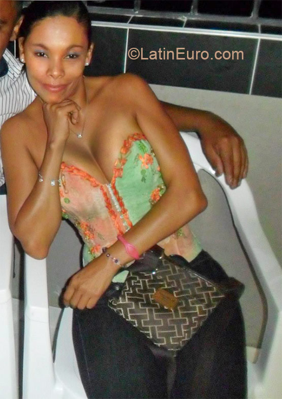 Date this foxy Colombia girl Cristina from Bogota CO17177