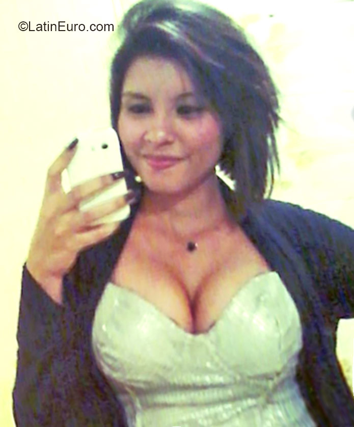 Date this fun Venezuela girl Barbara from Barcelona VE457