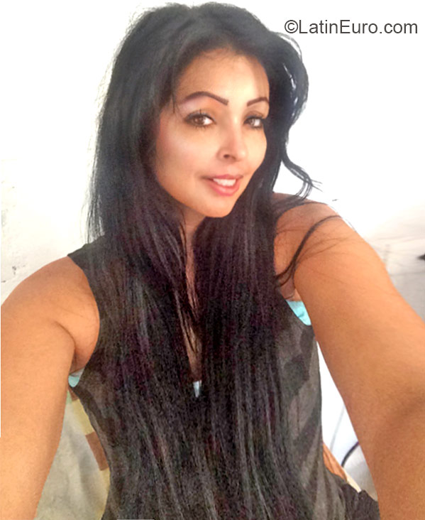 Date this passionate Colombia girl Patricia from Armenia CO17226