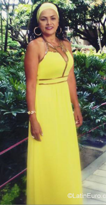 Date this gorgeous Colombia girl Claudia Patricia from Medellin CO17248