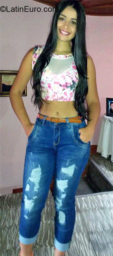 Date this good-looking Colombia girl Yuliania from Cali CO17265