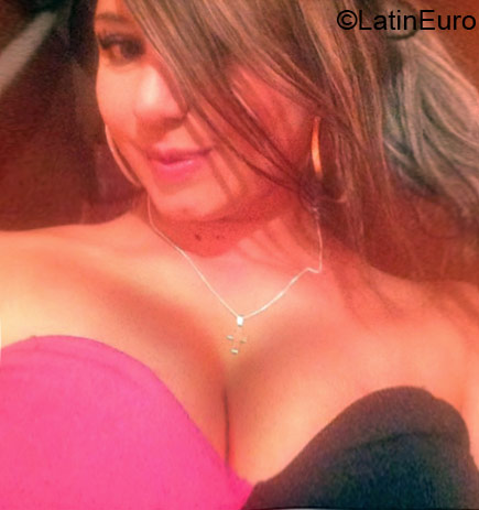 Date this attractive Colombia girl Paola from Bogota CO17318