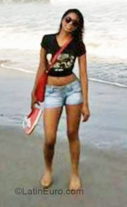 Date this young Colombia girl K.c from Cali CO17341