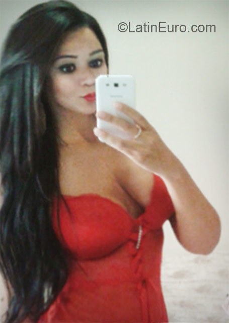 Date this happy Brazil girl Vanessa from Brasilia BR9320