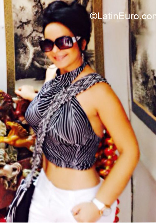 Date this nice looking Colombia girl Pilar from Bogota CO17368