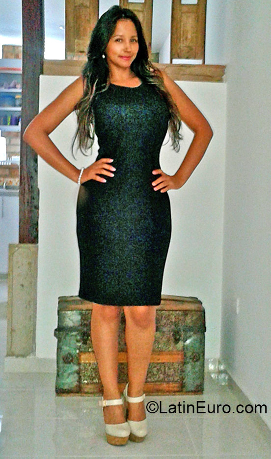 Date this voluptuous Colombia girl TRANQUILA from Cali CO17372