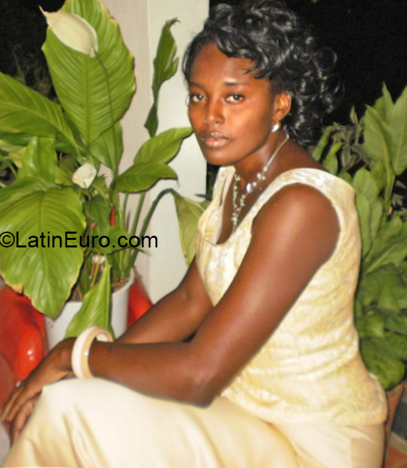 Date this foxy Jamaica girl Sharene from Ocho Rios JM2050