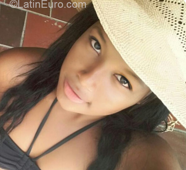 Date this athletic Colombia girl Katherin from Cali CO17423