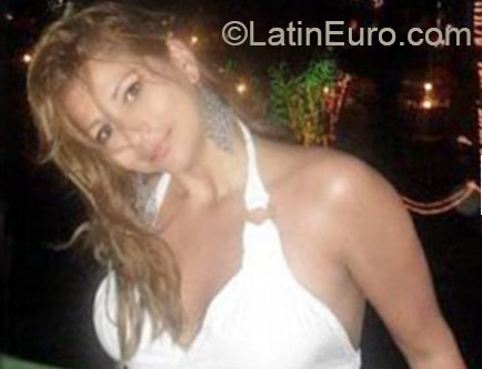 Date this attractive Colombia girl Genny from Bogota CO17433