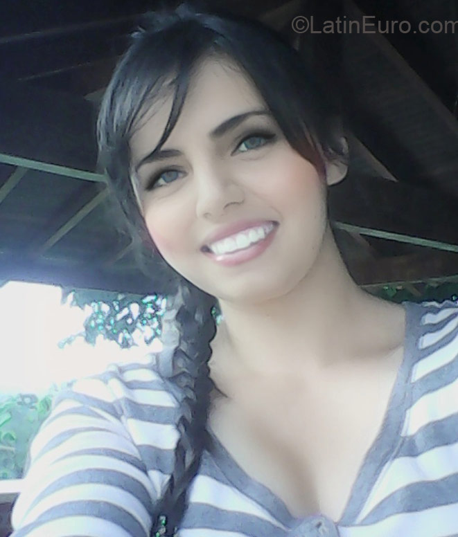 Date this sultry Colombia girl Lorena from Bucaramanga CO17458