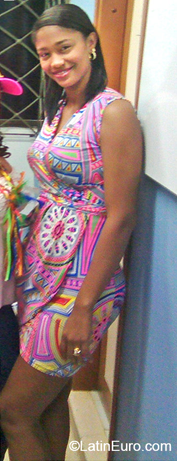 Date this attractive Colombia girl Yorledis from Cartagena CO17474