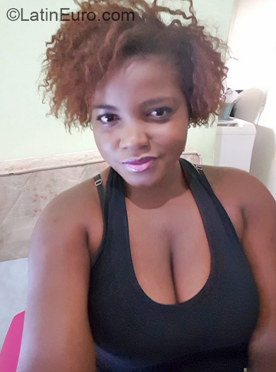Date this happy Brazil girl Celcia from Rio De Janeiro BR9343