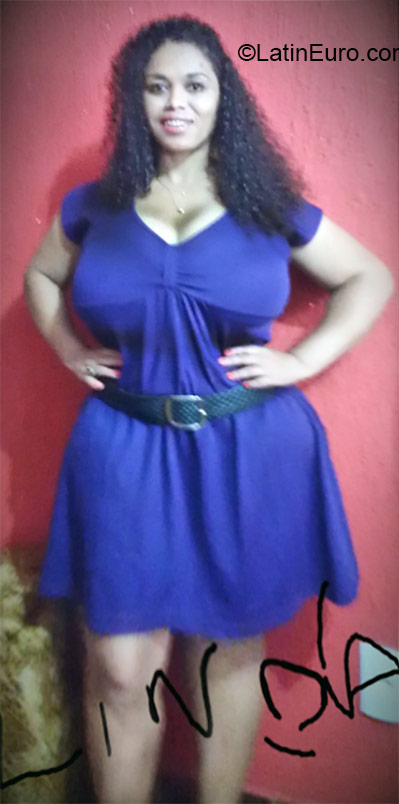 Date this voluptuous Brazil girl Ana from Brasilia BR9346