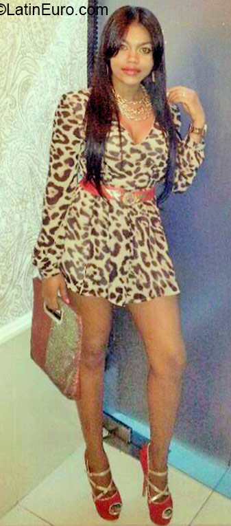 Date this pretty United States girl Crisbal from Miami US16197