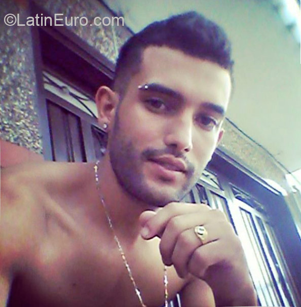 Date this georgeous Colombia man Julian from Medellin CO17569
