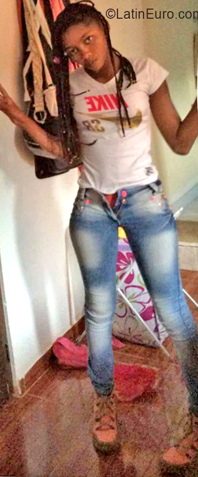 Date this lovely Colombia girl Fidarys from Medellin CO18812