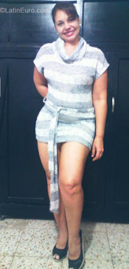 Date this charming Colombia girl Yanis from Barranquilla CO17581