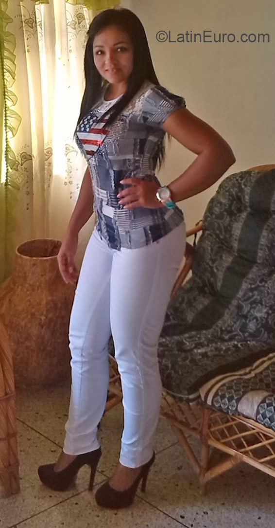 Date this happy Venezuela girl Alba from Merida VE640