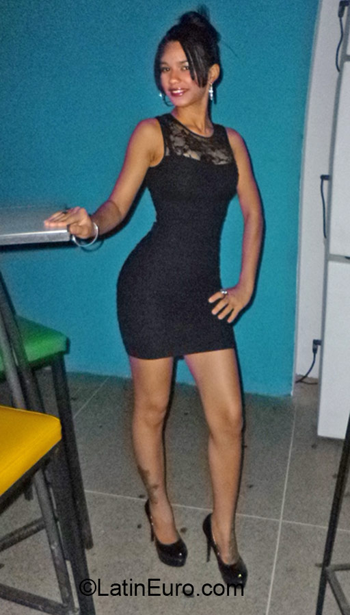 Date this hot Cuba girl Zenien from Havana CU61