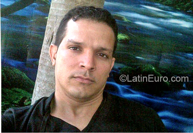 Date this nice looking Dominican Republic man Stanly from Santo Domingo DO22494