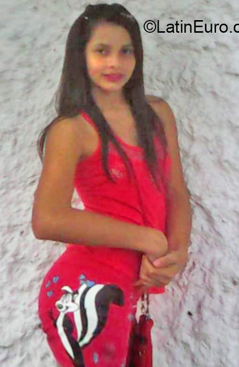 Date this happy Colombia girl Maria from Garzon CO17684