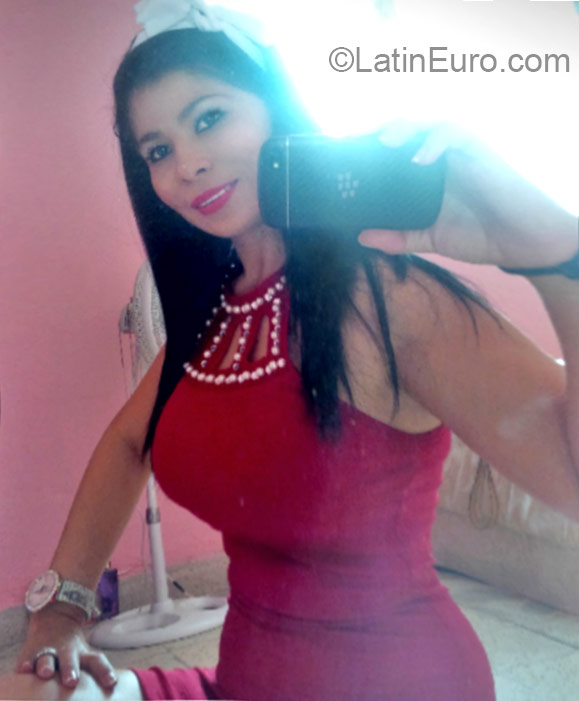 Date this georgeous Honduras girl Maritza from Tegucigalpa HN1584