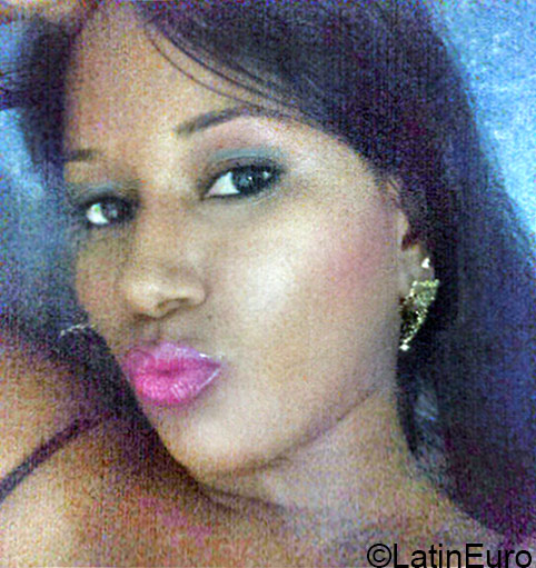 Date this cute Brazil girl Jaqueline from Salvador BR9401